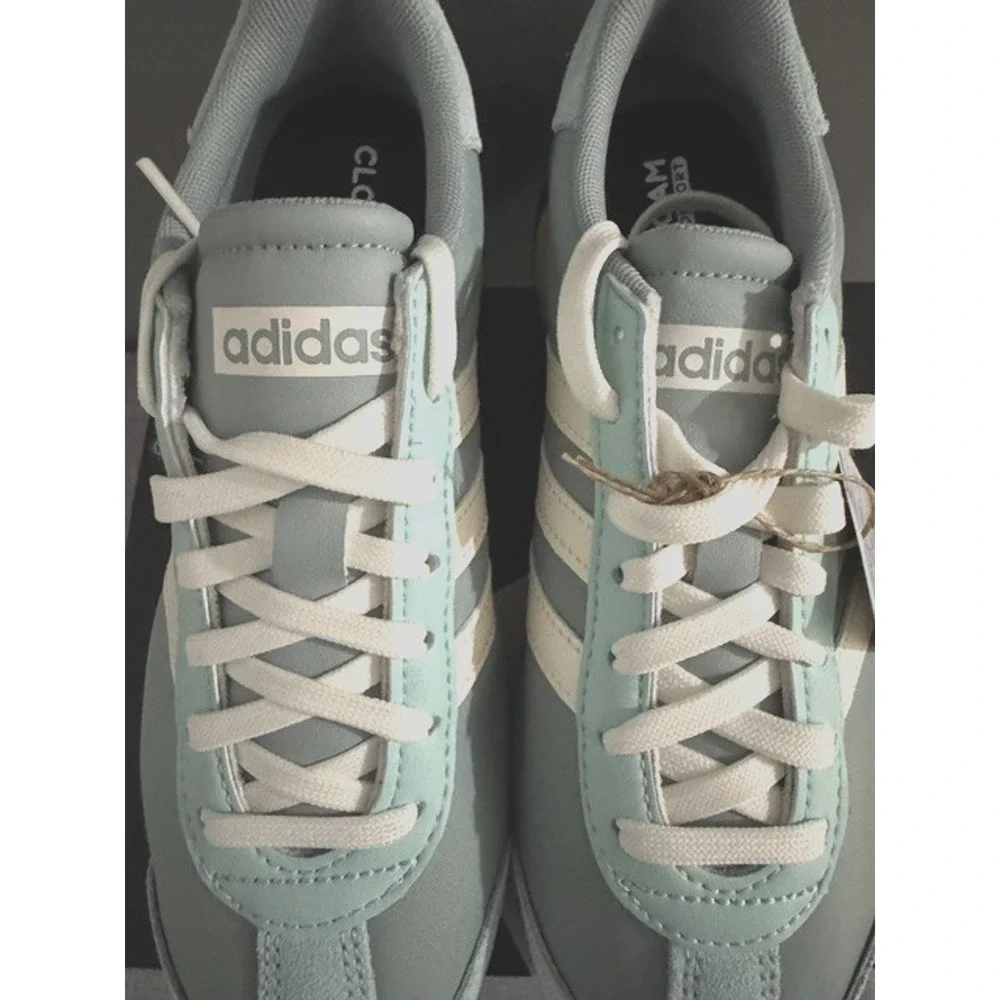 New in Box Adidas Runvista Women’s Sage Green Cream, Cloudfoam comfort #254